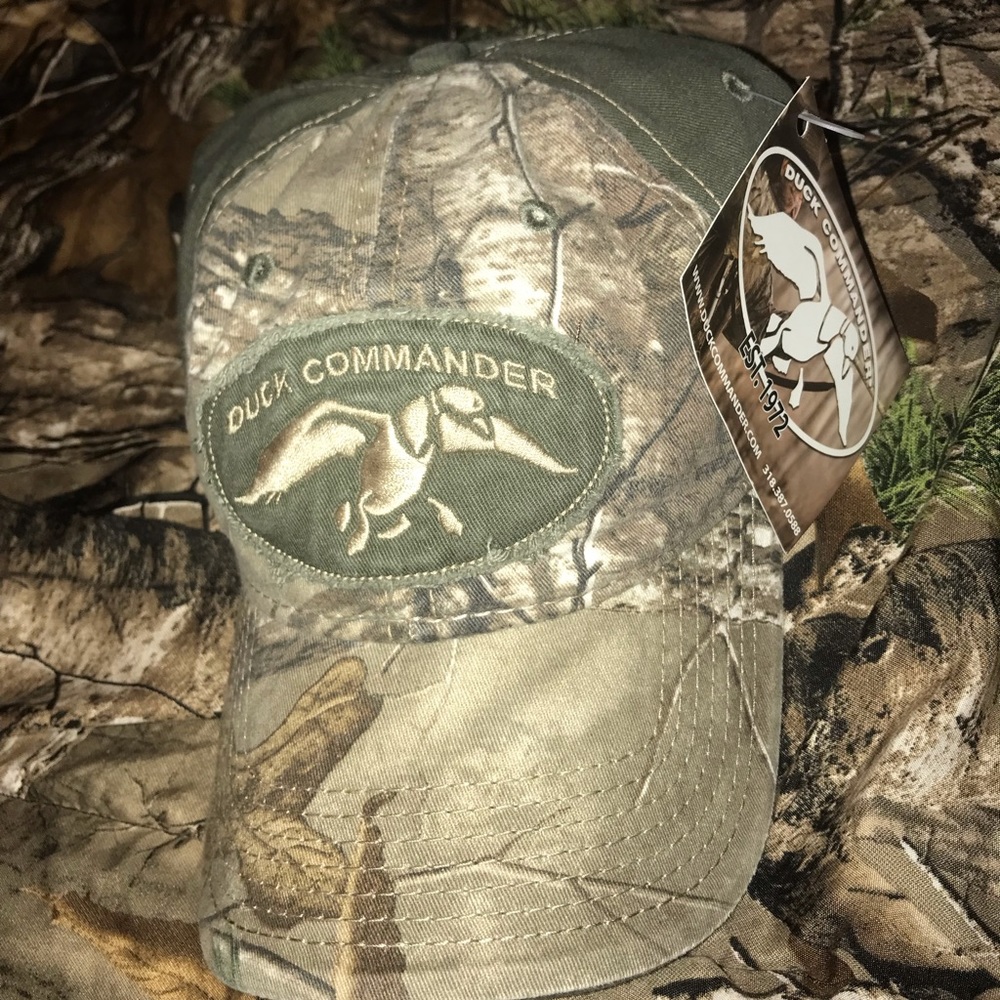 Duck Commander Velcro back hat NWT camo